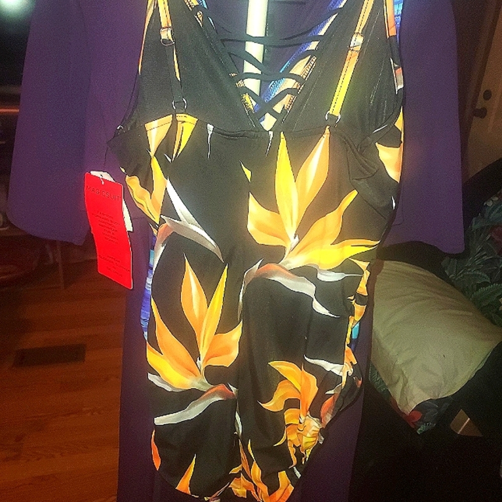Nwt Women's Magicsuit Paradise Sadie Swimsuit Size12. Look 10lbs Lighter.